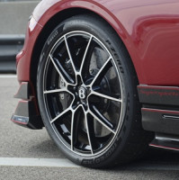 Pirelli: S modelem P Zero Trofeo RS dosahuje Supersports Bentley bočního zrychlení 1,3 g